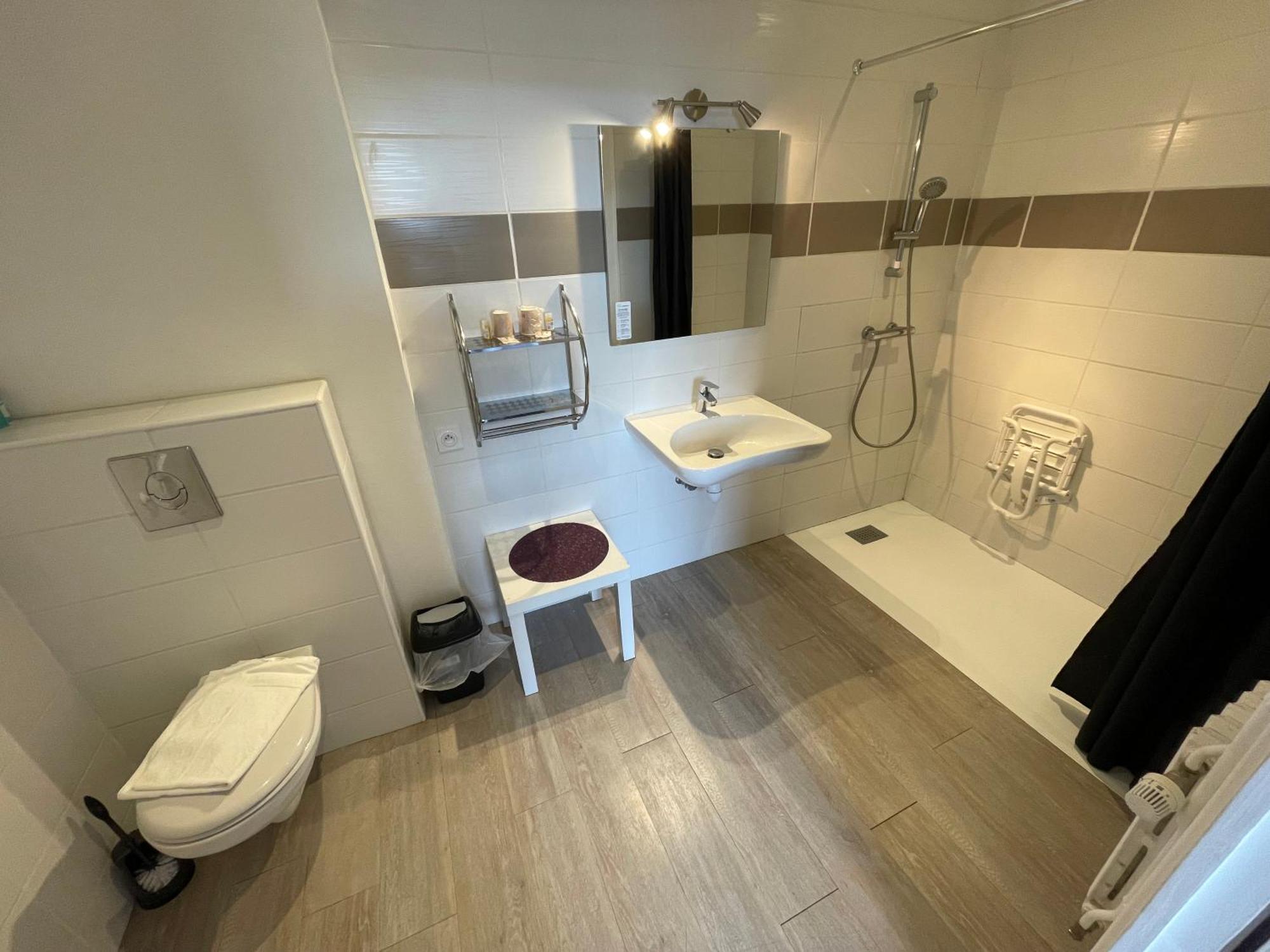 Le Relax Hotel Aurillac Buitenkant foto